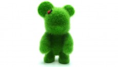 QEE LOVES GREEN - SAVE THE EARTH - ARTOYZ